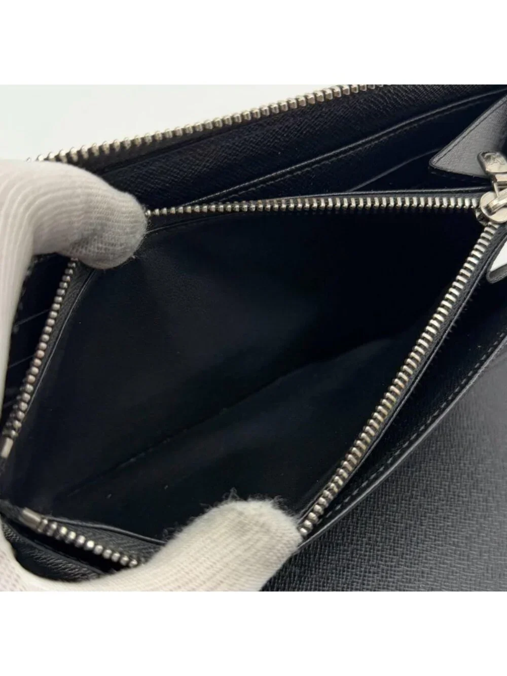Louis Vuitton Zippy Organizer Epi Round Wallet Leather